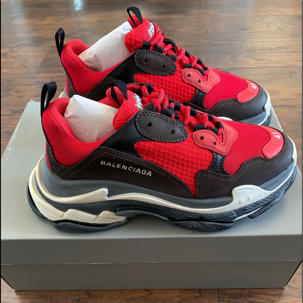 BALENCIAGA  TRIPLE S SNEAKERS SIZE 41/8